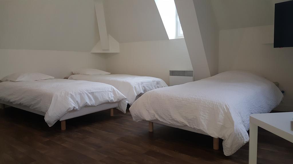 Au Pigeon Blanc Hotel Andouillé Eksteriør billede